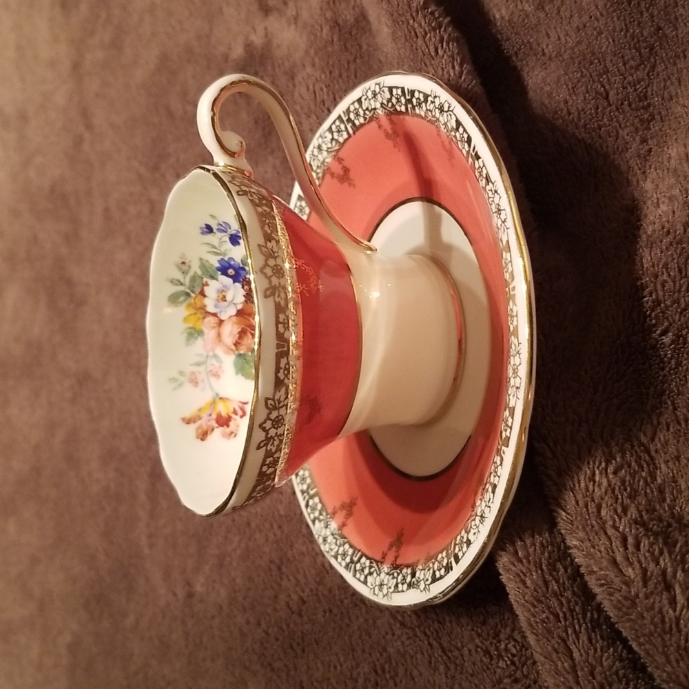 Aynsley Vintage C568 Teacup & Saucer Set Bone China Floral / Salmon, gold